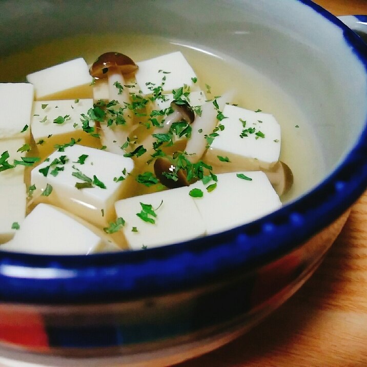 豆腐としめじのコンソメスープ